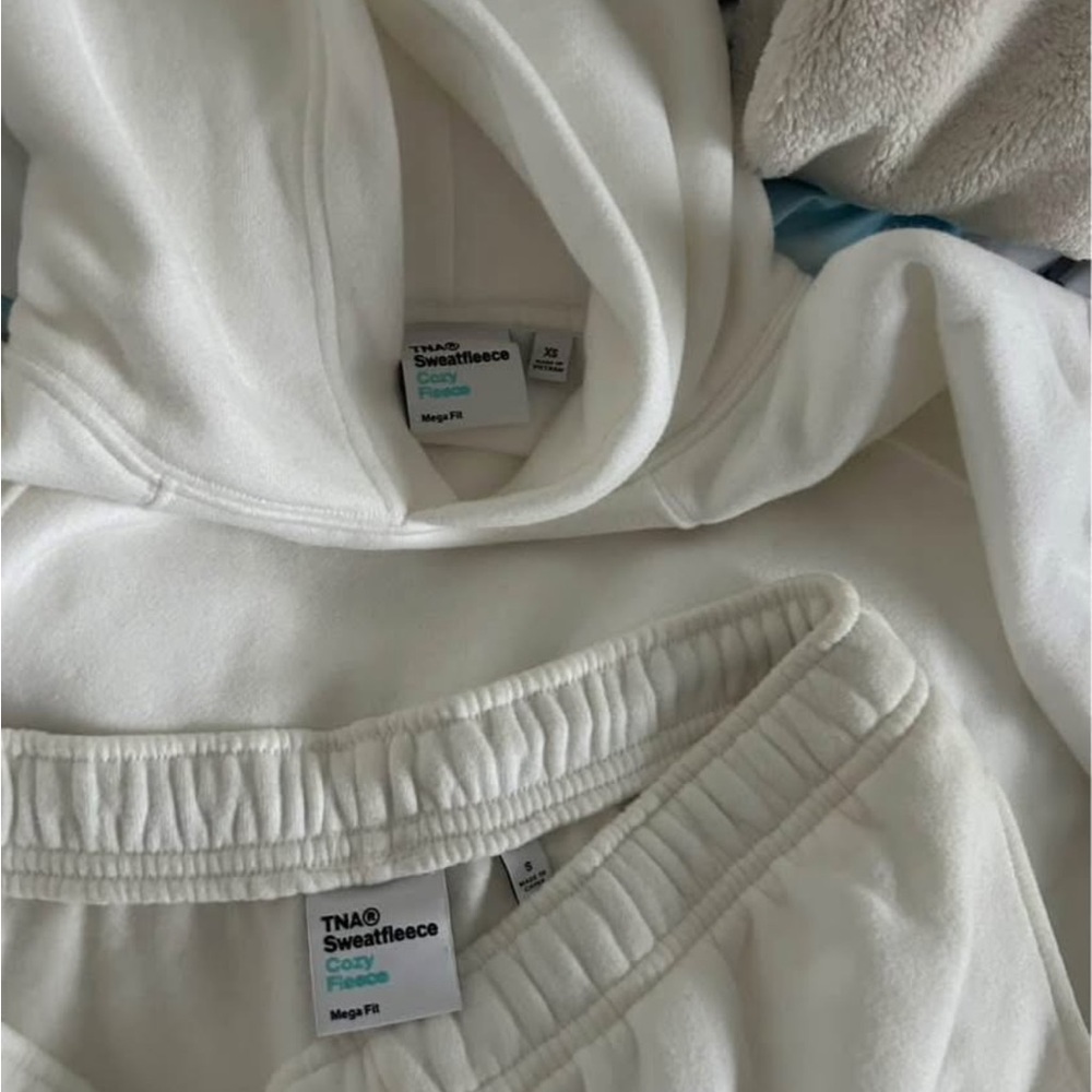 Aritzia TNA sweatset White Hoodie and Sweatpants Set - Picture 6 of 7